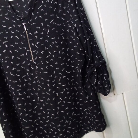 Maurices Blouse 1 1X Half Sleeve Shoulder Cut-Out Zipper Pattern Black White - Picture 6 of 16